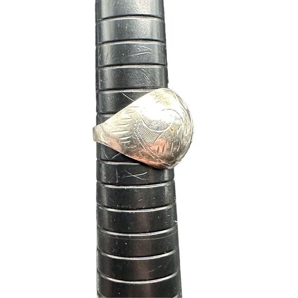 Sterling Silver 925 Dome Ring with Floral Etched Design - Picture 10 of 11